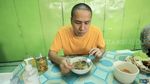 Seru! Momen Ressa Herlambang Jajan Lontong Sayur hingga Es Cendol
