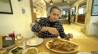Kepala manyung khas Pati, Jawa Tengah juga pernah dicicipi Ressa Herlambang. Ia terpikat dengan cita rasa olahan ikan tradisional ini. Lembut banget dagingnya, ujar sang penyanyi.