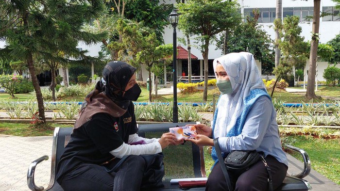 Siti Ningrum (20), penderita autoimun, sempat kritis dan kondisinya menurun. Beruntung, kini Siti sudah semakin membaik berkat donasi dari sahabat baik.