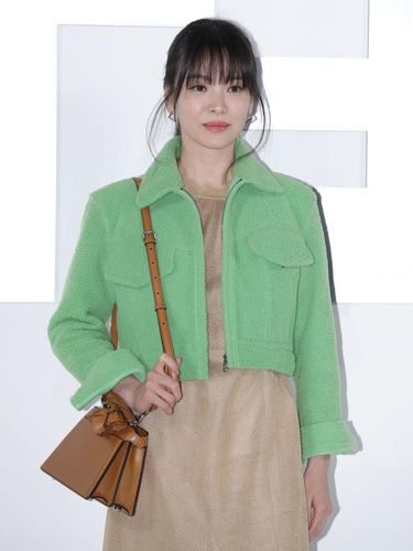 Song Hye Kyo di acara Fendi SEOUL, SOUTH KOREA - FEBRUARY 08: South Korean actress Song Hye-Kyo is seen at the FENDI 'Palazzo Fendi Seoul' first flagship boutique opening party at DDP on February 08, 2023 in Seoul, South Korea. Its first flagship boutique in Seoul, South Korea. (Photo by Han Myung-Gu/WireImage)