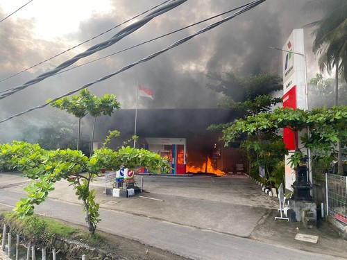 Stasiun Pengisian Bahan Bakar Umum (SPBU) 56.807.11 di Nusa Ceningan, Desa Lembongan, Kecamatan Nusa Penida, Kabupaten Klungkung, Bali, terbakar pada Kamis (9/2/2023) pagi.