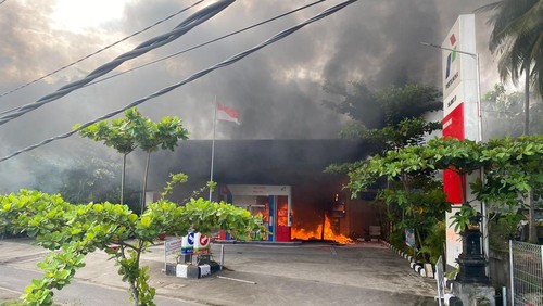Stasiun Pengisian Bahan Bakar Umum (SPBU) 56.807.11 di Nusa Ceningan, Desa Lembongan, Kecamatan Nusa Penida, Kabupaten Klungkung, Bali, terbakar pada Kamis (9/2/2023) pagi.