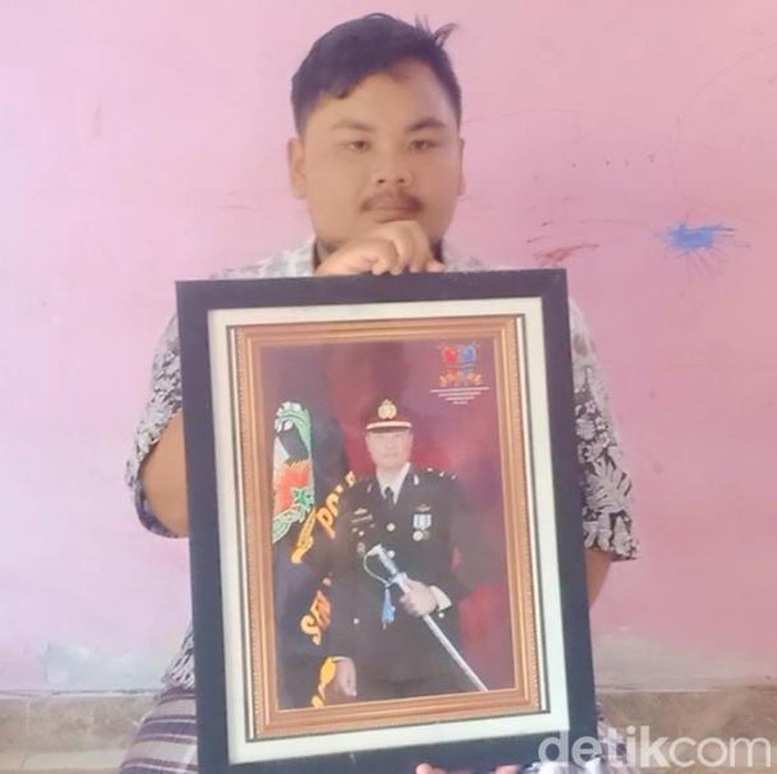 Suasana duka di rumah Iptu Rochmat bapak dari 92 anak asuh