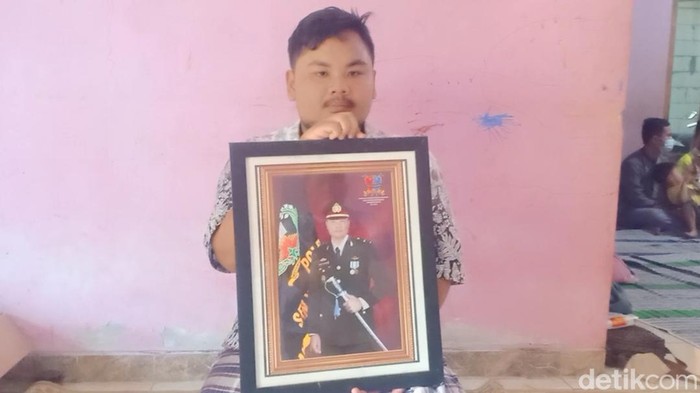 Suasana duka di rumah Iptu Rochmat bapak dari 92 anak asuh