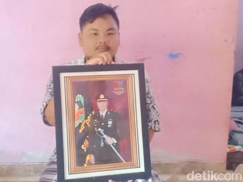 Suasana duka di rumah Iptu Rochmat bapak dari 92 anak asuh