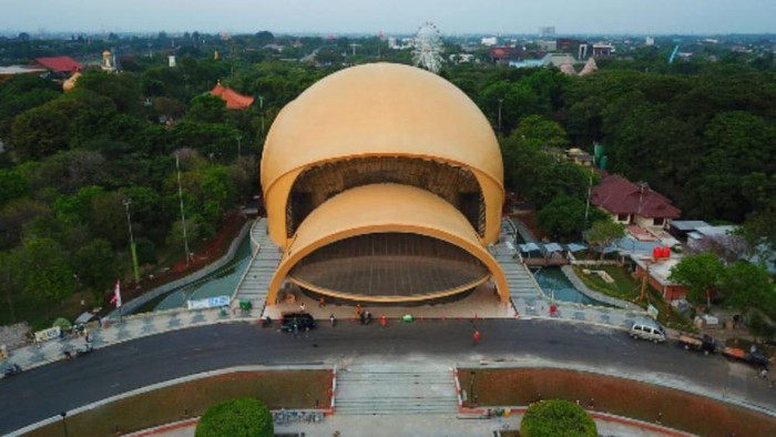 Tiket masuk TMII dapat dibeli secara online. Lalu, berapa harga tiket Taman Mini Indonesia Indah? Bagaimana cara pembeliannya? Yuk, cek informasinya.
