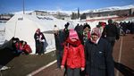 Turki Bangun Tenda Pengungsian untuk Korban Gempa di Stadion
