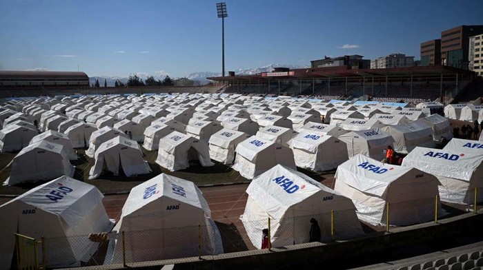 A photograph taken on February 8, 2023 shows tents at a camp set up by the government in the southeastern Turkish city of Kahramanmaras, two days after a strong earthquake struck the region. - Many have taken refuge from relentless aftershocks, cold rain and snow in mosques, schools and even bus shelters -- burning debris to try to stay warm, after the earthquake, which is the largest Turkey had seen since 1939. (Photo by OZAN KOSE / AFP) (Photo by OZAN KOSE/AFP via Getty Images)
