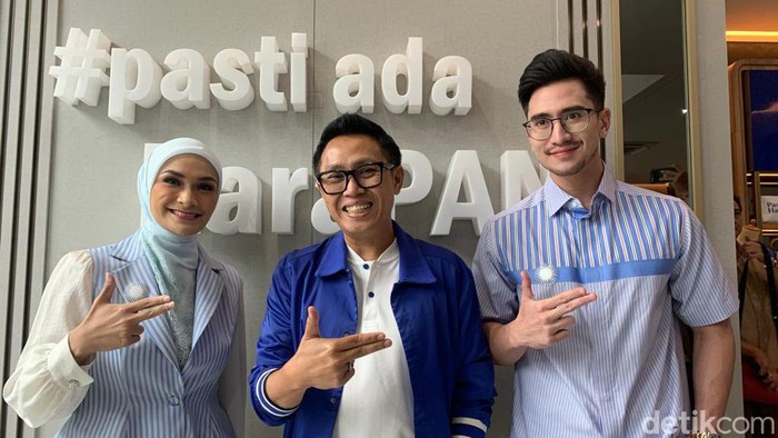 Verrel Bramasta (paling kanan) bersama Eko Patrio (tengah) dan Futri Zulkifli Hasan. (Mulia Budi/detikcom)