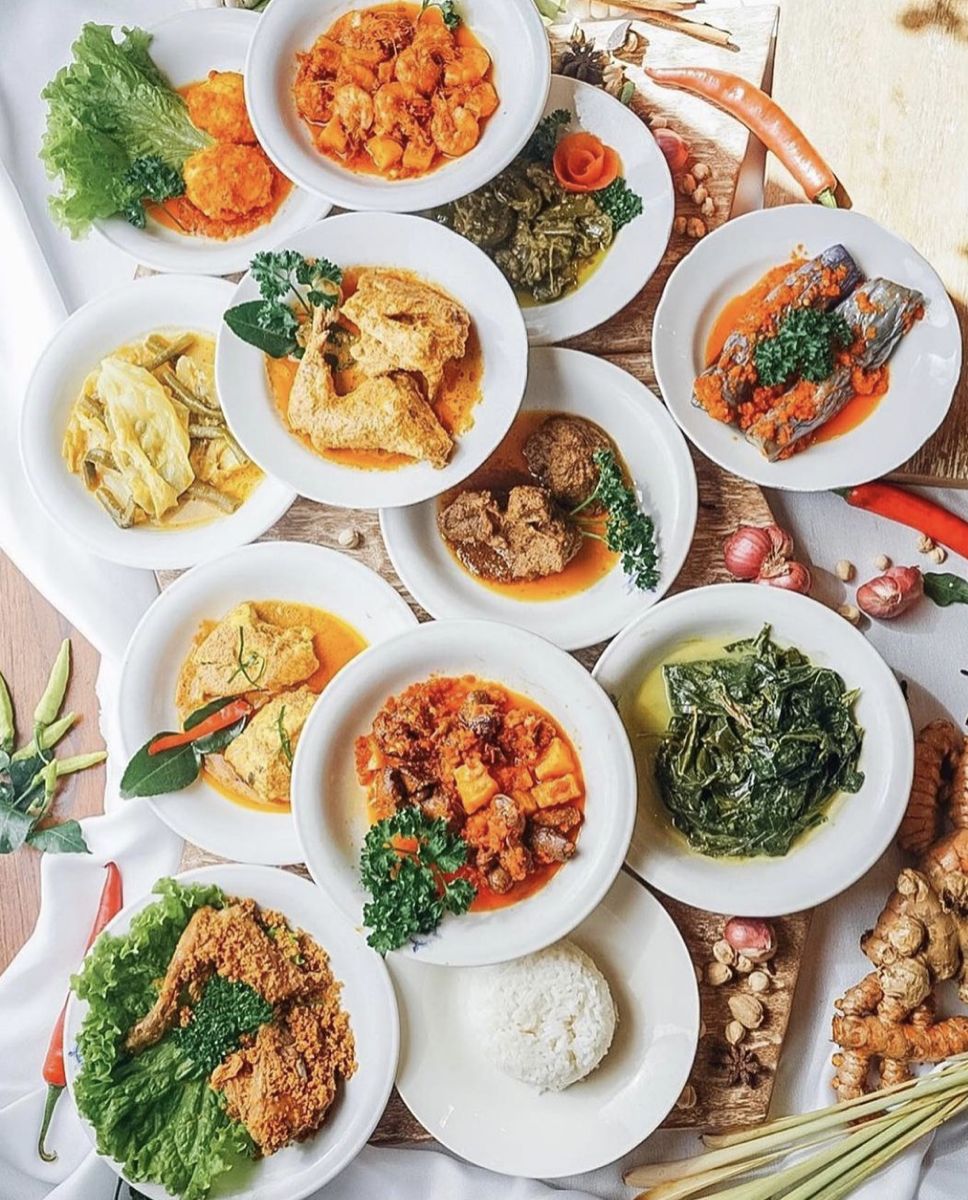 5 Restoran Padang yang Terkenal Mahal Tapi Enak, Setuju?