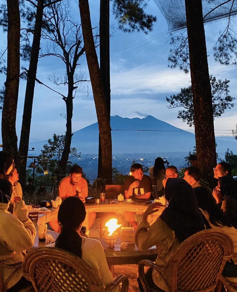 5 Tempat Kulineran di Bogor dengan Panorama Bukit, Cocok Buat Healing!