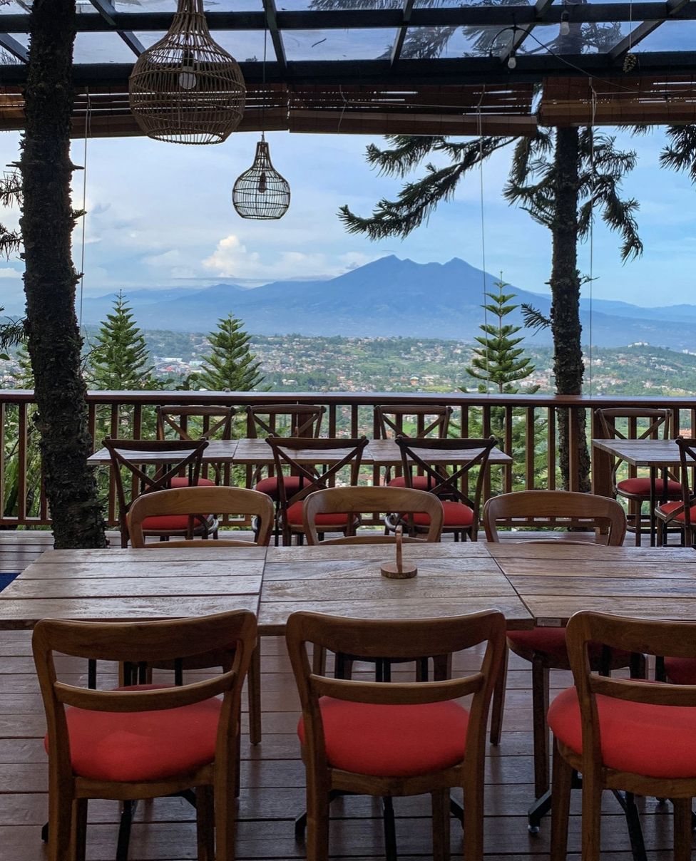 5 Tempat Kulineran di Bogor dengan Panorama Bukit, Cocok Buat Healing!