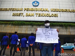 Kronologi UKT: Sempat Naik Tinggi, Turun Setelah Nadiem Dipanggil Jokowi
