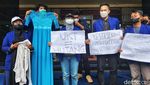 Aksi Mahasiswa di Depan Gedung Kemendikbudristek