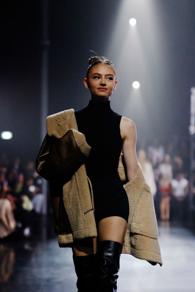 Leni Klum, anak dari supermodel Heidi Klum, mantap berkarier jadi model. Bersama sang ibu, Leni tampil sebagai model lingerie untuk brand pakaian dalam asal Italia, Intimissimo. Foto: Franziska Krug/Getty Images