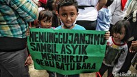 Warga rusunawa Marunda mengeluhkan pencemaran lingkungan debu batubara ini sejak tahun 2019 dan belum ada aksi yang keras untuk menghentikan pencemaran ini. Salah satunya adalah mengkhawatirkan kesehatan dan masa depan anak-anak calon penerus bangsa di kawasan itu.
