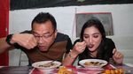 Ashanty Hobi Kulineran, Ini Momennya Santap Rawon dan Beli Cokelat di Swiss