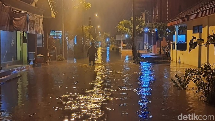 Banjir Landa 9 Desa di Kabupaten Mojokerto, 1 Rumah Warga Hanyut