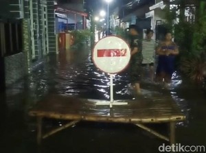Banjir Rendam Kota Probolinggo Usai Hujan 7 Jam dan Air Laut Pasang