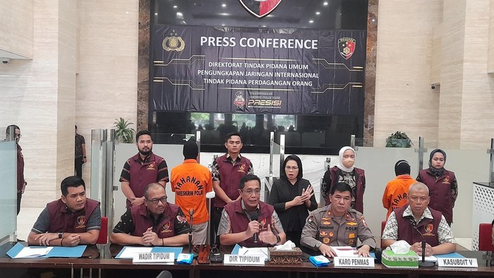 Bareskrim Polri mengungkap jaringan internasional Tindak Pidana Perdagangan Orang (TPPO) di Kamboja. 5 orang tersangka ditangkap terkait kasus tersebut.