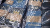 Sejumlah paspor juga diamankan dalam kasus tersebut.