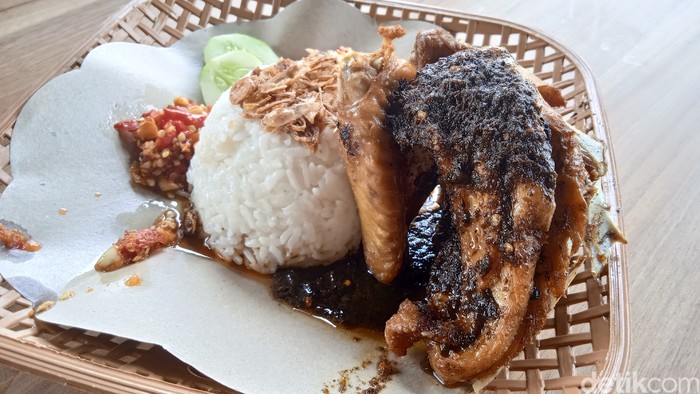 Bebek Carok: Pedasnya Juara! Nasi Bebek Madura Tretan Muslim