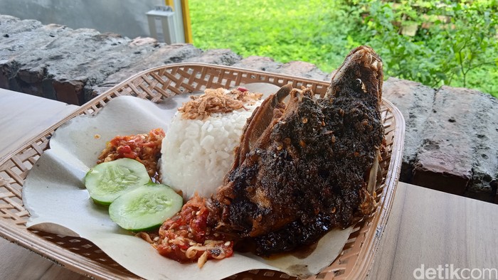 Bebek Carok: Pedasnya Juara! Nasi Bebek Madura Tretan Muslim