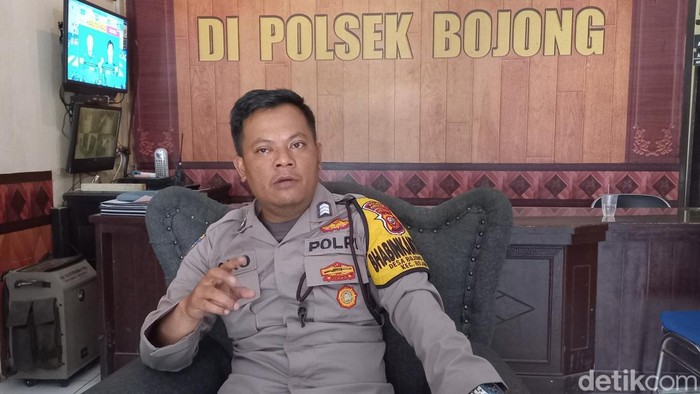 Brigadir Polisi (Brigpol) Koko Juniadi (34), Babinkamtibmas di Desa Bojong, Kabupaten Purwakarta, Jawa Barat.