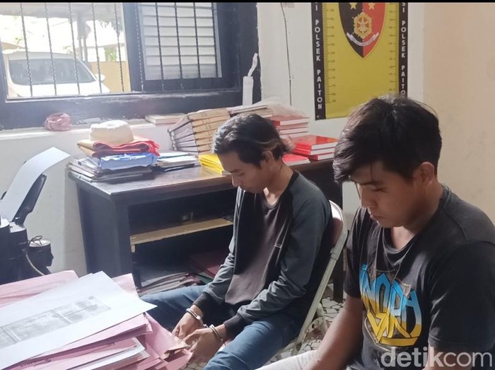 Buku pelajaran dan pengeras suara yang dicuri dari TK di Probolinggo.