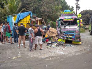 Usai Tabrakan, Sopir dan Kernet Bus Murni Kabur-Sopir Truk Luka Parah