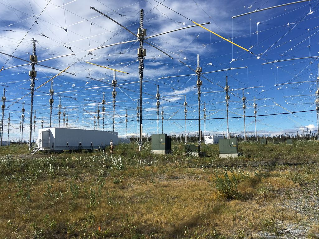 Rangkaian antena di fasilitas HAARP, Alaska, Amerika Serikat.
