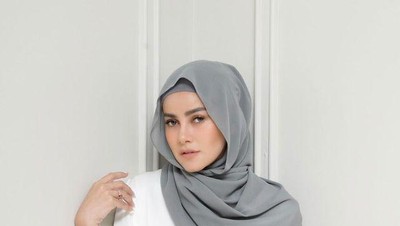 10 Potret Transformasi Gaya Olla Ramlan yang Kini Putuskan Lepas Hijab