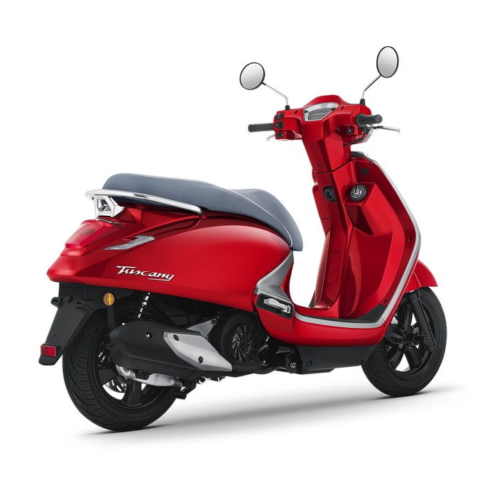 GPX Tuscany 150 yang mirip skuter Vespa. GPX Tuscany 150 yang mirip skuter Vespa.
