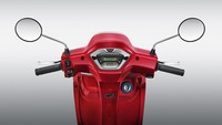 Secara fitur, GPX Tuscany 150 lebih unggul dari Vespa matik. Motor tersebut telah dibekali panel instrumen LCD yang memuat banyak informasi seputar kendaraan, soket pengisian daya ponsel dengan sistem fast charging, pencahayaan full LED, combi brake system atau CBS, sistem nirkunci pintar atau smart keyless, dan masih banyak lagi. Foto: GPX Motors.