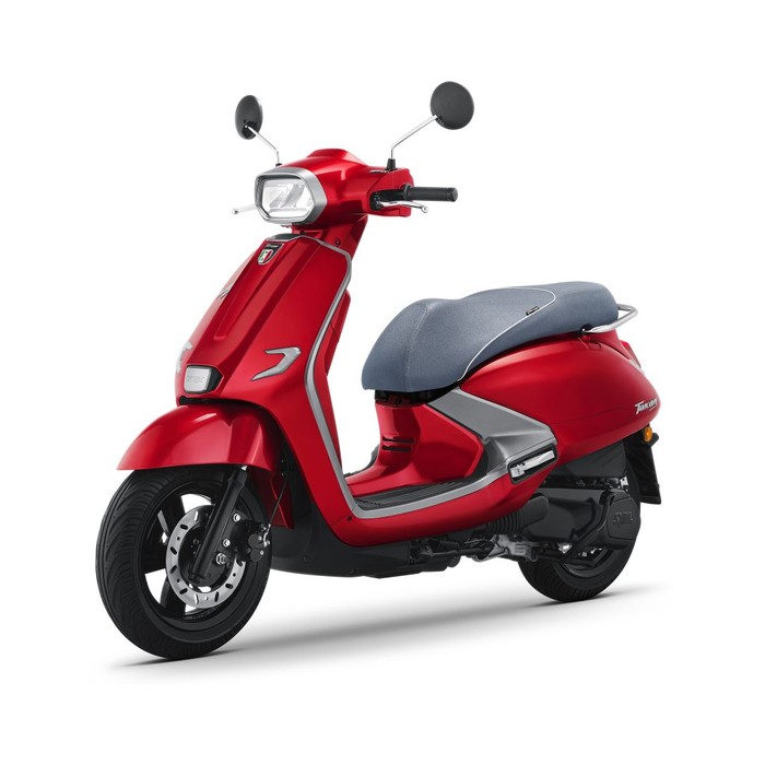 GPX Tuscany 150 yang mirip skuter Vespa. GPX Tuscany 150 yang mirip skuter Vespa.