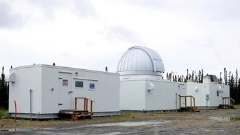 Fasilitas utamanya adalah pemancar frekuensi tinggi yang digunakan untuk mempelajari ionosfer, bagian dari atmosfer atas bumi. Karena awalnya adalah proyek penelitian militer, HAARP telah lama jadi sasaran teori konspirasi. Ada banyak klaim HAARP dapat menyebabkan bencana alam, bahkan pengontrol pikiran. Tentu semua itu tidak benar. Foto: HAARP