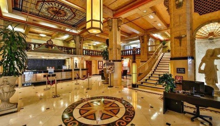 Hotel yang satu ini disebut sebagai yang terhoror di dunia. Banyak kejadian mengerikan yang pernah terjadi di dalamnya. Seperti apa wujud hotel ini? (Rekues Zulfi).