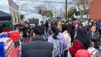 Kedua acara itu terbilang sukses. Puluhan ribu pengunjung memadati acara tersebut. Baik warga setempat, maupun warga keturunan Asia dan Indonesia berebut untuk menyicipi Indomie, bakso dan iga bakar. (dok. KJRI San Francisco)