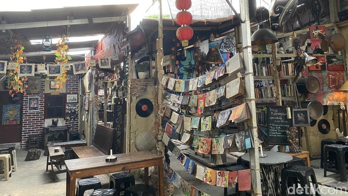 Kampoeng Gallery yang berada dekat di Pasar Kebayoran Lama