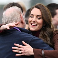 “Hal-hal yang kamu ajarkan padaku, sekarang aku ajarkan ke anak-anakku,” ujar ibu tiga anak itu pada gurunya. Foto: Getty Images