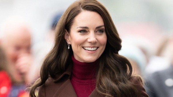 10 Foto Kate Middleton yang Memesona, Peluk Erat Guru Sejarahnya Saat SD