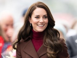 10 Foto Kate Middleton yang Memesona, Peluk Erat Guru Sejarahnya Saat SD