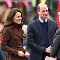 Pangeran William dan Kate Middleton mendapat dua gelar sekaligus setelah Ratu Elizabeth II meninggal. Keduanya selain mendapat gelar Prince dan Princess of Wales, juga bergelar Duke dan Duchess of Cornwall. Foto: WireImage/Karwai Tang