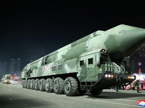 Truk Monster Pengangkut Rudal yang Ditonton Kim Jong Un Bersama Putrinya