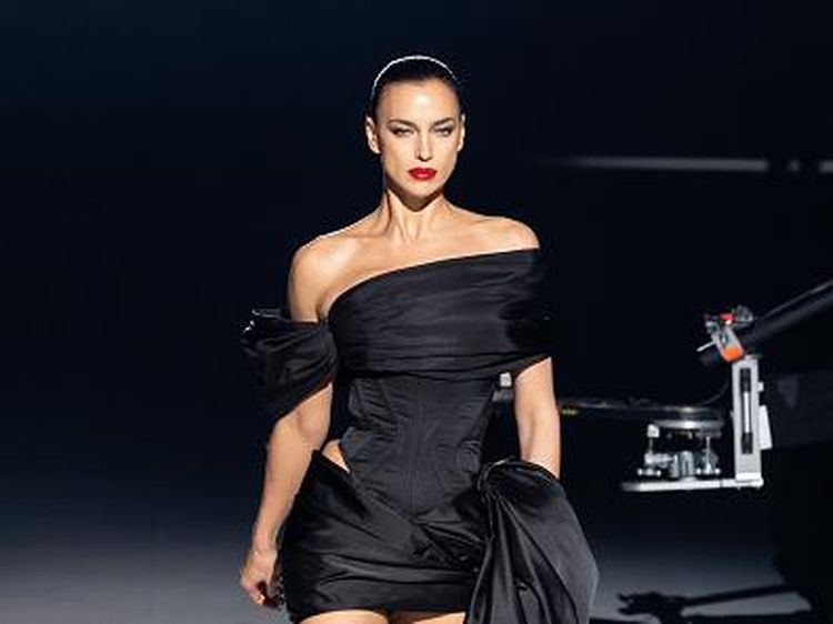 10 Busana Seksi dari Koleksi Thierry Mugler Couture 2023