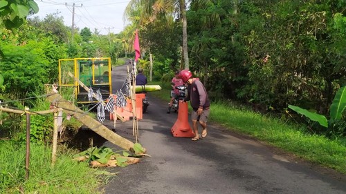 Kondisi terkini jalan kabupaten di perbatasan Banjar Pangkung Liplip dan Banjar Munduk, Desa Kaliakah, Kecamatan Negara, Jembrana, Bali, Jumat (10/2/2023). (I Putu Adi Budiastrawan/detikBali)