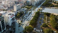 Rekaman drone dari provinsi Iskenderun Turki menunjukkan mobil melaju melalui jalan-jalan banjir, empat hari setelah gempa besar melanda wilayah tersebut.