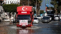 Setelah gempa Senin (6/2) yang meratakan sebagian besar kota-kotanya, Turki bergulat dengan salah satu tantangan utamanya, bagaimana melindungi ratusan ribu orang yang kehilangan tempat tinggal di tengah musim dingin.