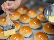 Pakai Kuas Bulu Babi Untuk Makanan, Apakah Halal Bagi Muslim?