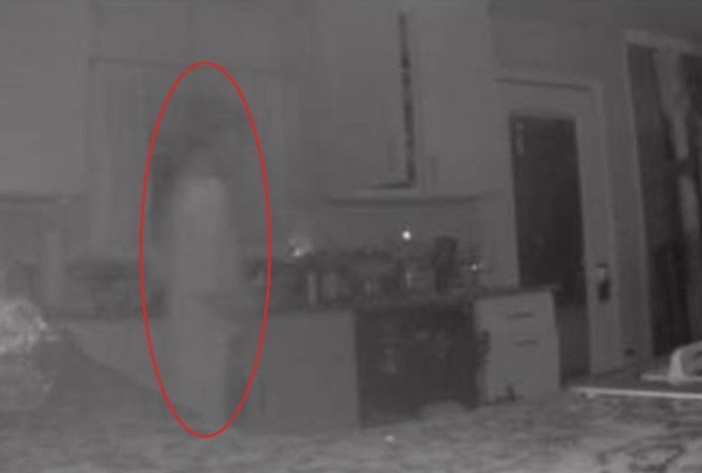Malas Cuci Piring, Pria Ini Didatangi Pocong yang Cari Sisa Makanan